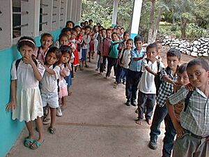 Archivo:Honduras San Ramon Choluteca school Line Up