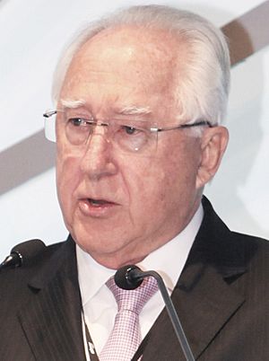 Horst Paulmann durante palestra na 48ª Convenção ABRAS (15649596626) (cropped).jpg