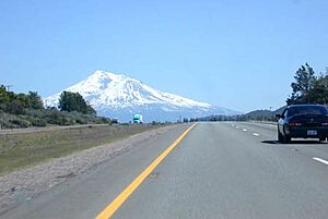 Archivo:I-5 near Shasta