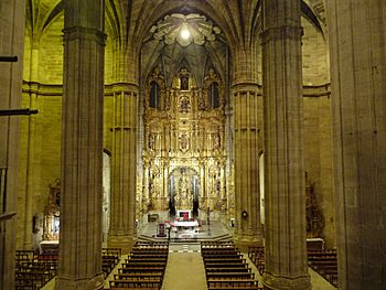 Archivo:Iglesia de Santo Tomás - Vista interior general