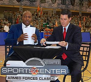 Archivo:Jay Williams and Kevin Connors - ESPN Armed Forces Classic - Game Day - U.S. Army Garrison Humphreys, South Korea - 9 Nov. 2013