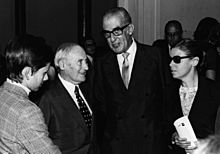 Archivo:Joan Miró, Ricard Gomis, Maria Lluïsa Borràs, i Joaquim Gomis