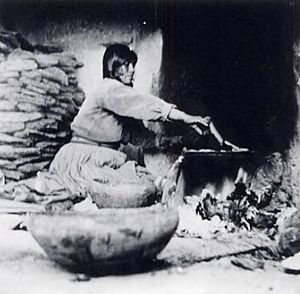 Archivo:Kate T. Cory, Piki making, photograph, 1905-1912, Museum of Northern Arizona, Flagstaff