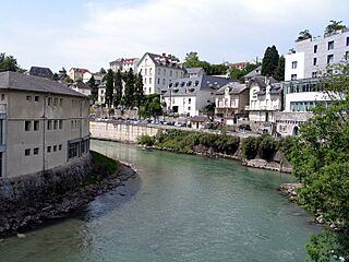 Lourdes gave de pau 1.jpg
