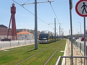 Archivo:Metro do Porto na pvarzim