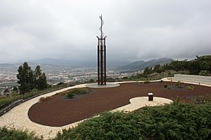 Archivo:Monumento Conmemorativo Internacional 27 de marzo de 1977