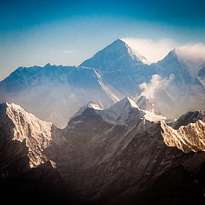 Archivo:Mount Everest morning
