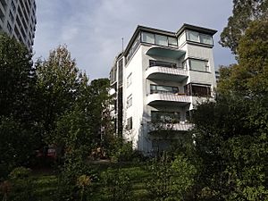 Archivo:Newburn Flats's front view