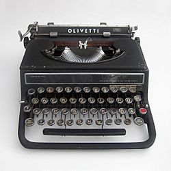 Archivo:Olivetti-schawinsky-bauhaus-typewriter