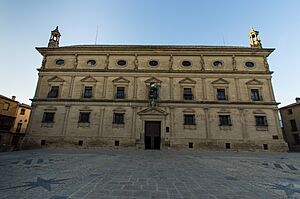 Archivo:Palacio de las Cadenas 01