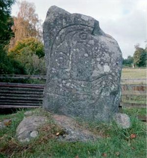 Archivo:Pictish stone strathpeffer eagle