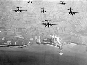 Archivo:Preinvasion bombing of Pointe du Hoc