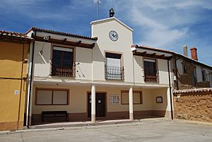 Archivo:Revilla de Collazos Ayuntamiento 001