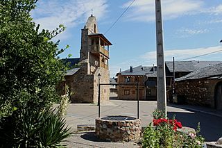 Rodanillo - pozo e iglesia.jpg