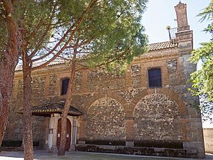 Archivo:San Roman de los Montes-iglesia-DavidDaguerro