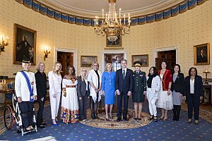 Archivo:Secretary Blinken and FLOTUS Attend the 2023 International Women of Courage Awards Ceremony (52735765282)