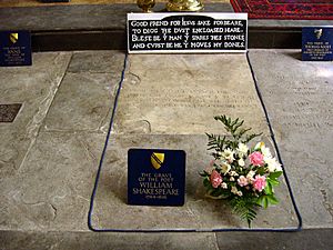 Archivo:Shakespeare grave -Stratford-upon-Avon -3June2007