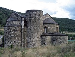 Archivo:Ábside lateral y campanario Sant Serni de Tavèrnoles