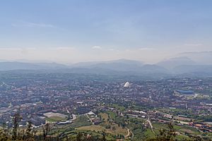 Archivo:0. Vista Global de Oviedo desde el monte Naranco (36104131726)