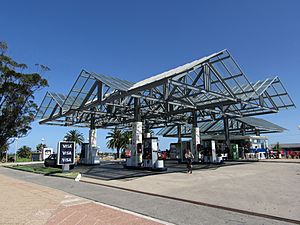 Archivo:2016 Rambla estación de servicio en Punta Carretas. Montevideo
