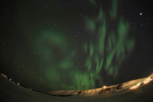 Archivo:Aurora boreal en Hvolsvöllur (Islandia) 2