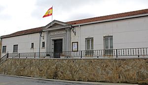 Archivo:Ayuntamiento de Navales