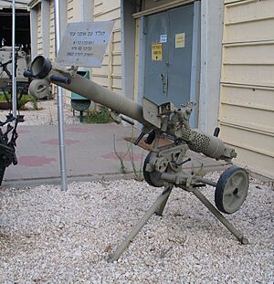 Archivo:B-10-82mm-recoilles-rifle-batey-haosef-1-1