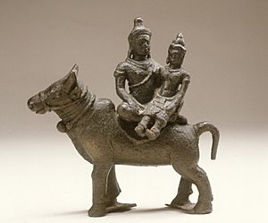 Archivo:Cambodian - Shiva and Uma on the Bull Nandi - Walters 542947