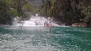 Archivo:Cascada de visita en la Huasteca Potosina