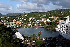 Archivo:Castries Cruise Port (23678144863)