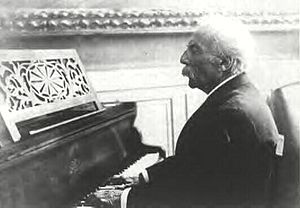 Archivo:Choumoff - Gabriel Fauré at the piano