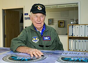 Archivo:Chuck Yeager Sept 2007
