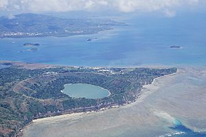 Archivo:Dziani Dzaha in Volcanic Crater in Mayotte