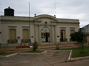 Archivo:Edificio de la Municipalidad de Monte Caseros.