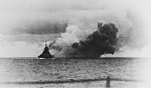 Archivo:El acorazado Bismarck durante la batalla del estrecho de Dinamarca