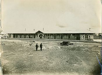 Archivo:Estación de Viacha, Ferrocarril Arica-La Paz