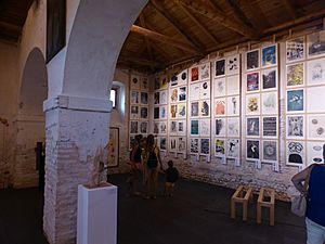 Archivo:Exposición de arte contemporáneo en el Monasterio de Santa María de Sandoval (León), España. Spain