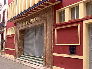 Archivo:Fachada del teatro Cine Regio