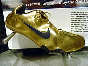 Archivo:Golden shoes Michael Johnson