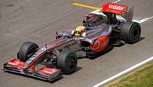 Archivo:Hamilton McLaren MP4-24