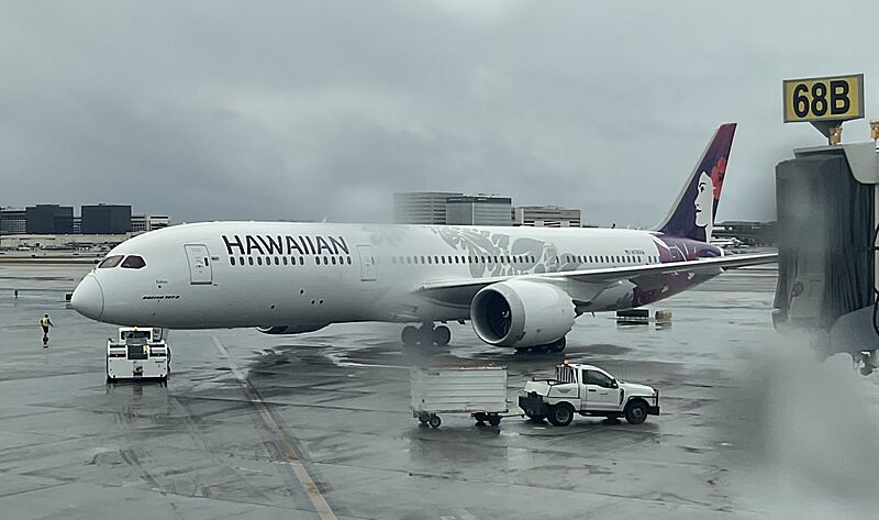 Hawaiian Airlines Boeing 787 (cropped)