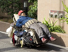 Archivo:Homeless man, Tokyo, 2008