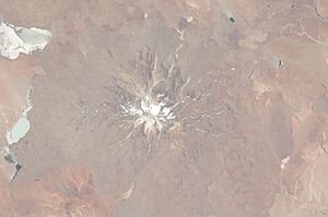Archivo:ISS029-E-17348 - View of Bolivia
