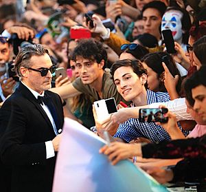 Archivo:Joaquin Phoenix red carpet at 76. Venice Film Festival