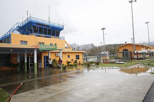 Archivo:Main terminal building of Douglas–Charles Airport on the Caribbean island of Dominica