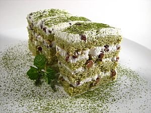 Archivo:Matcha and Redbean Cake