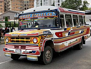 Archivo:Micros de Transporte Público, Cochabamba