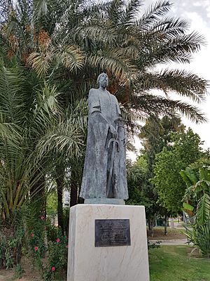 Archivo:Monumento a Abderramán I en Murcia