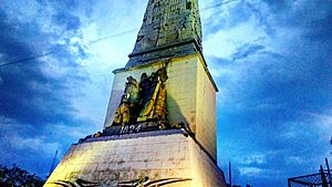 Archivo:Monumento a la Bandera Dañado