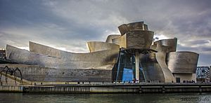 Archivo:Museo Guggenheim Bilbao, Bilbao. (23811575351)